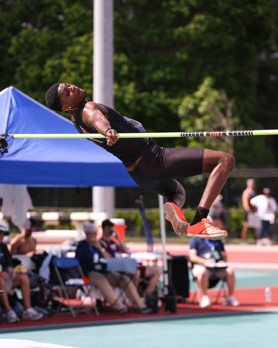 LouisvilleTFXC's tweet photo. Jonah had himself a day 😎

Hyde records a new outdoor personal best with a mark of 2.09m (6-10.25) to take 8th in the high jump.

#GoCards https://t.co/OsJ6pmqrIC