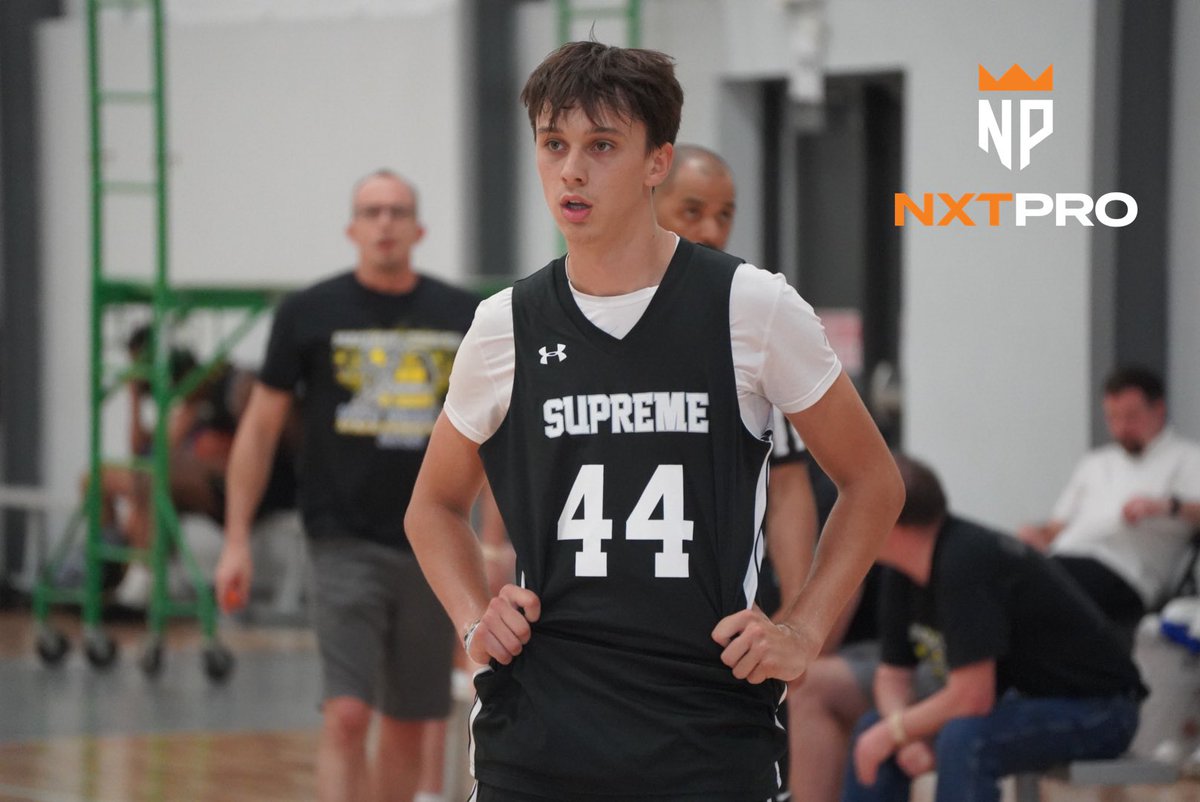 NxtProHoops's tweet photo. Couple of really tough self-created makes from Lincoln Supreme Harms 2023 6’3 Lukas Helms. 

Tough to match up with and contain with his blend of length, skill and fluidity. Keeping his team in it early on. 

@Supreme_Bball | @lukashelms https://t.co/SmJpipUorx