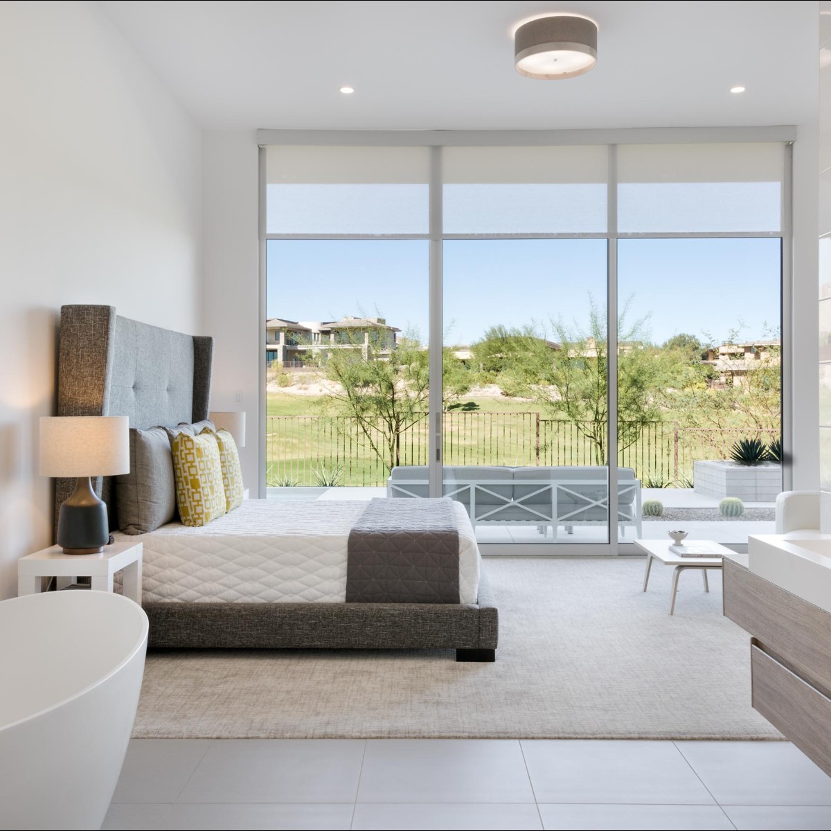 WesternWS's tweet image. Our large moving walls of glass floods the interior space of this master bedroom with loads of natural light. #LiveBetter