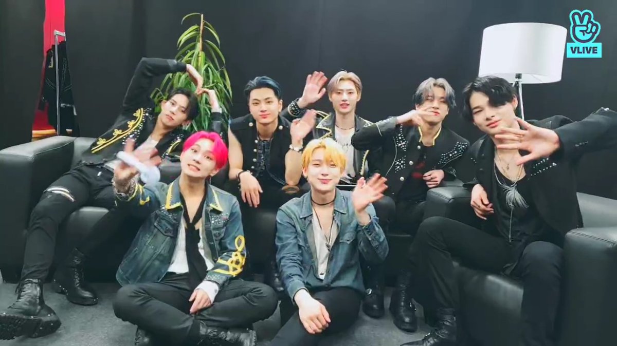 luvskjnn's tweet photo. los amo demasiado :( https://t.co/dt4Dt8kY1n