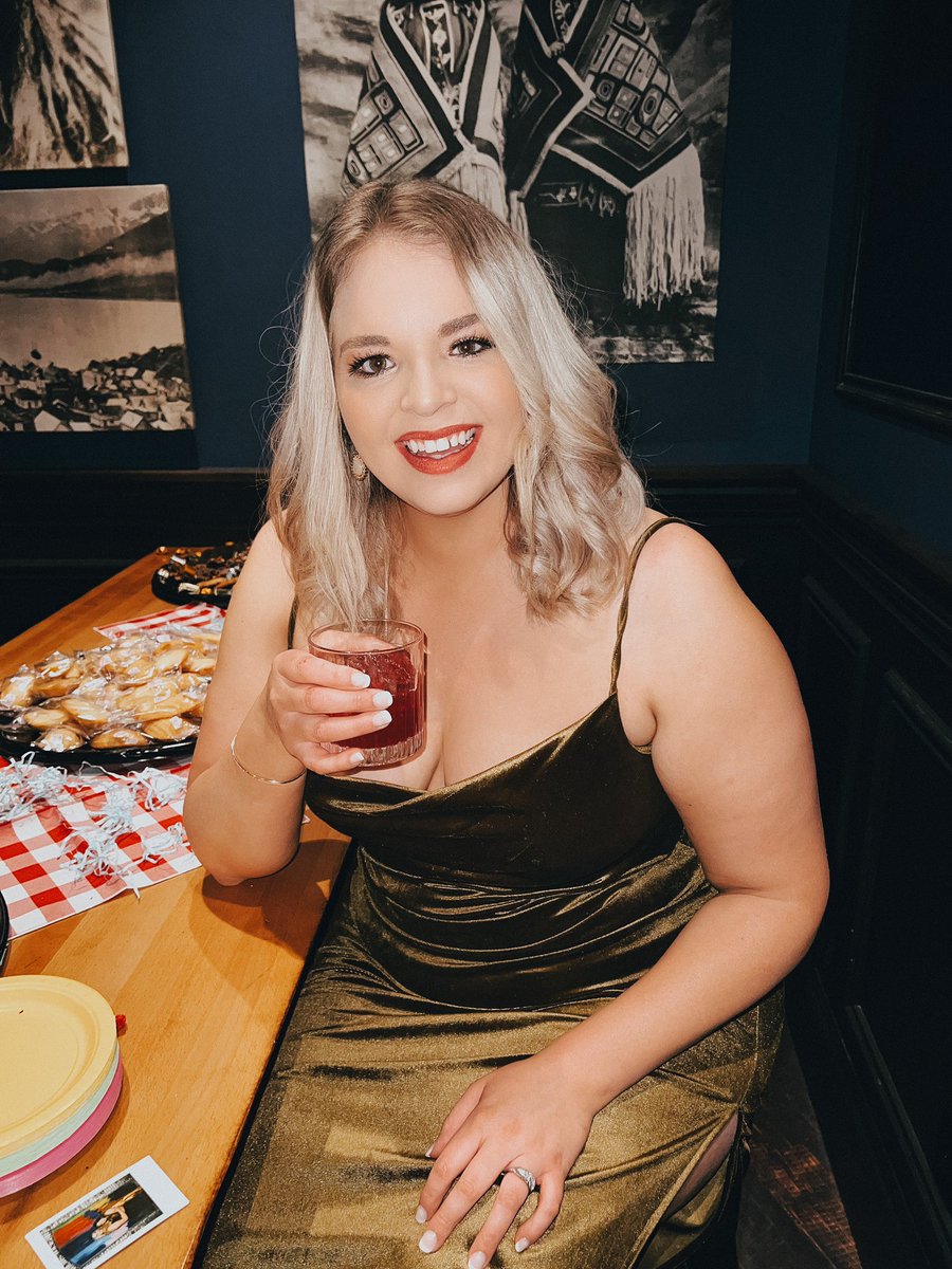 ashiageise's tweet photo. PROM 👈🏼 No need to spike the punch 🥂✨ #prom #prom2022 #alaska https://t.co/OVuFww3ajS