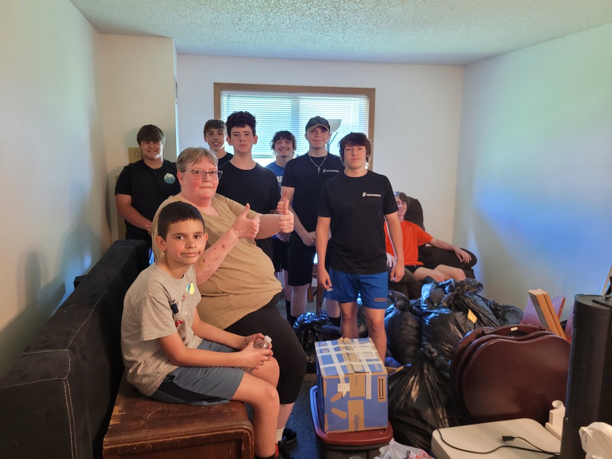 PantherSprings's tweet photo. Thanks gentlemen and Sheryl. House move today went great, even if you have to take up to the 3rd floor. #buildinggoodmen
Service > Self! https://t.co/ZfTdFiOu1M