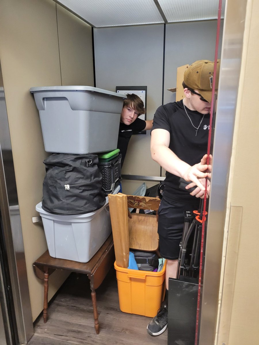 PantherSprings's tweet photo. Thanks gentlemen and Sheryl. House move today went great, even if you have to take up to the 3rd floor. #buildinggoodmen
Service > Self! https://t.co/ZfTdFiOu1M