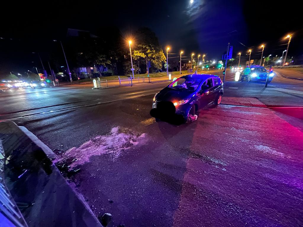 gmptraffic's tweet photo. The driver of this Fiesta was involved in a collison earlier in Baguley.  #XT48 and #XT78 attended and the driver blew 100 at the roadside. Now #arrested and en-route to custody for evidential samples. #fatal4 https://t.co/AhswlOem7i