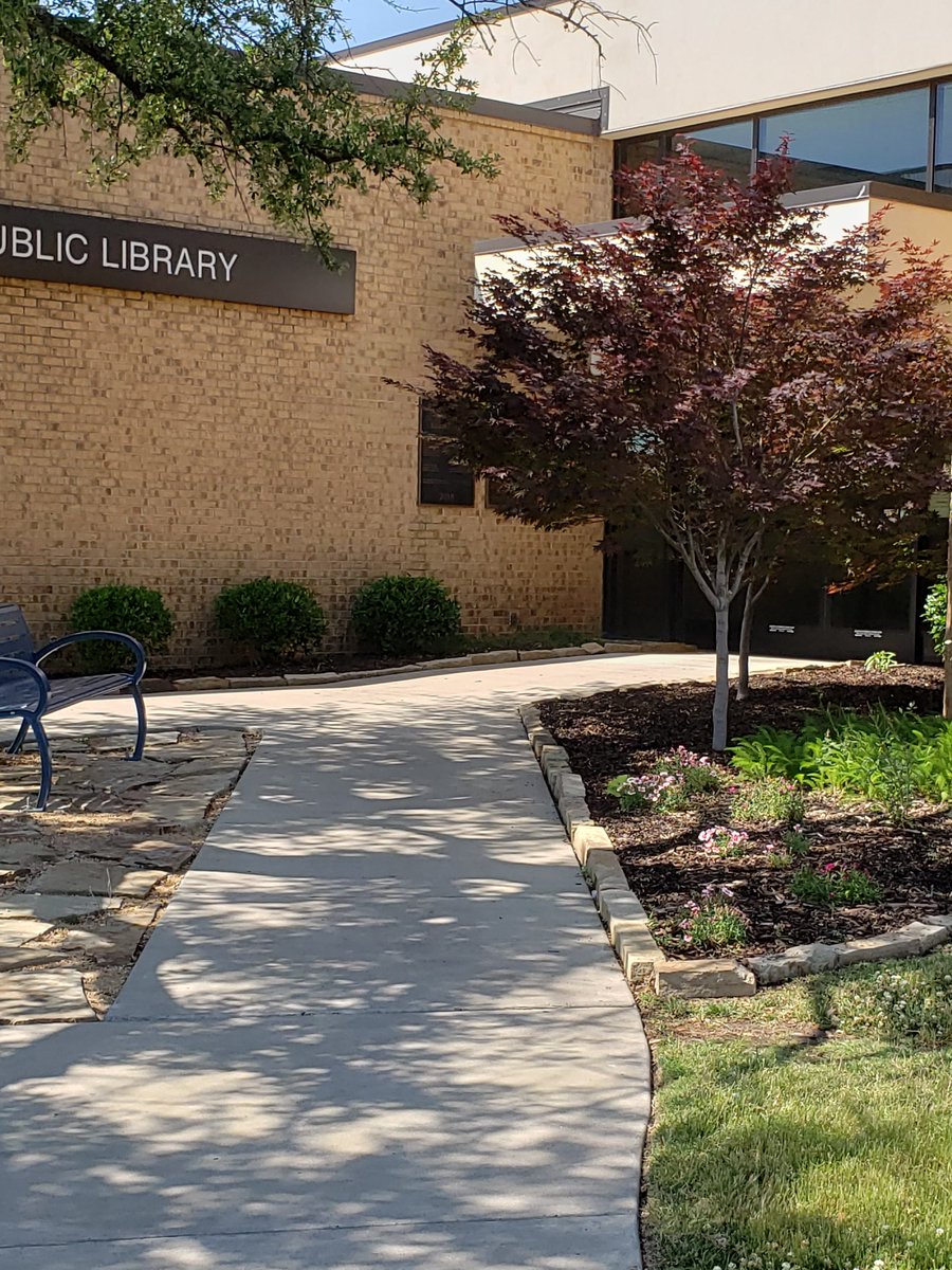 MonicaOkami's tweet image. I plan to do the #21daylanguagechallenge by @jofranco soon, and if I&apos;m feeling extra good by the end of it I might upgrade to the #30daylanguagechallenge to level up my Spanish. 

Hoy fui a la BIBLIOTECA (¡esta es la primera vez que yo puedo usar esa palabra!) por unos libros 😁