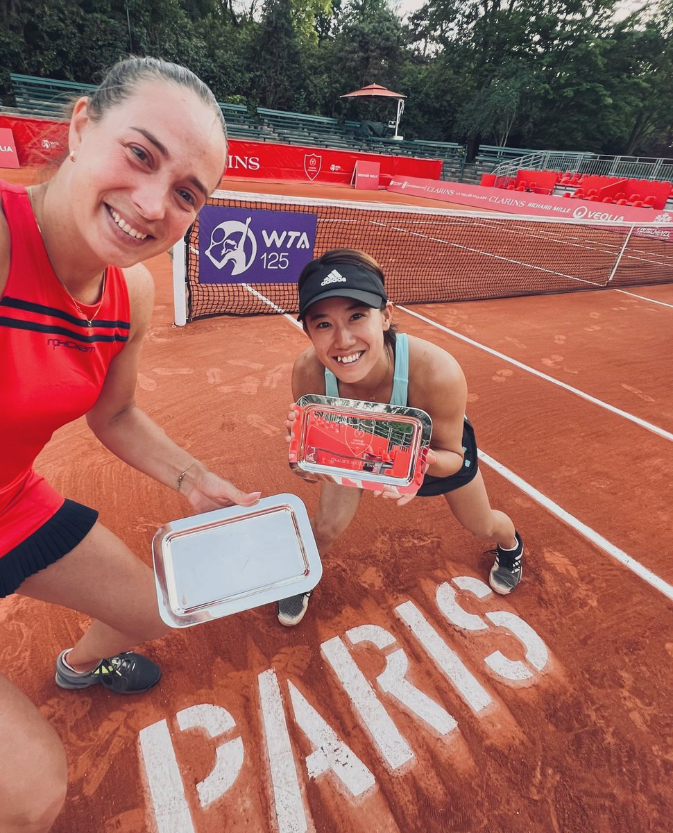 OksKalashnikova's tweet photo. When u re an “unpopular kid” . Trying to make a selfie , so that to include city , us and trophy 😂 .As not too many pics were taken of us on ceremony 😂 Sad loss but small step forward . #final #abitsad #tennis https://t.co/8CUChU2M0Q