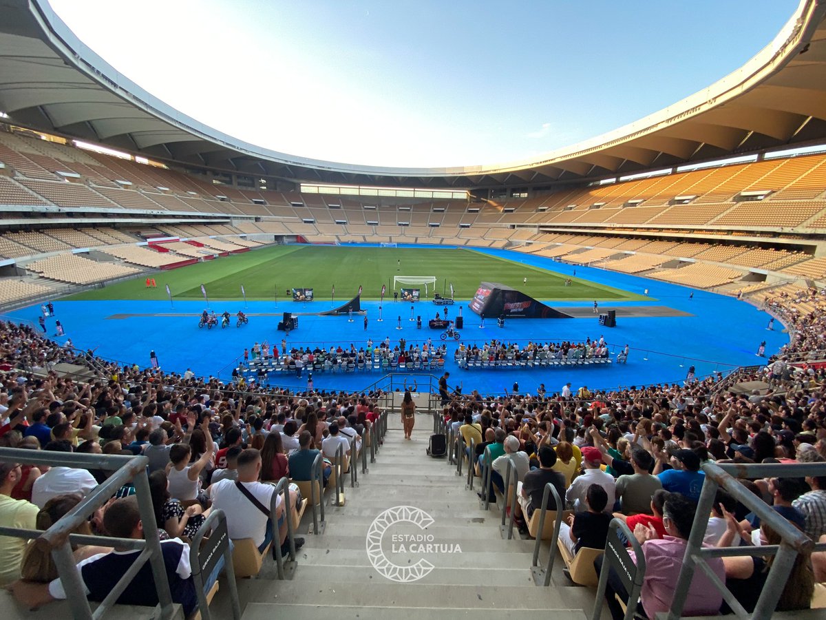 EstadioCartuja's tweet photo. ¡Gracias a todos los que llenasteis las gradas de nuestro @EstadioCartuja!
Hemos vivido una tarde enorme de #FreeStyleWorldTour @ArenaWorldES https://t.co/yNLpBO1iYe