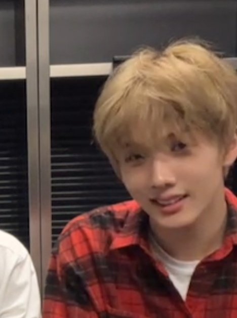 jisung looks so good 😩