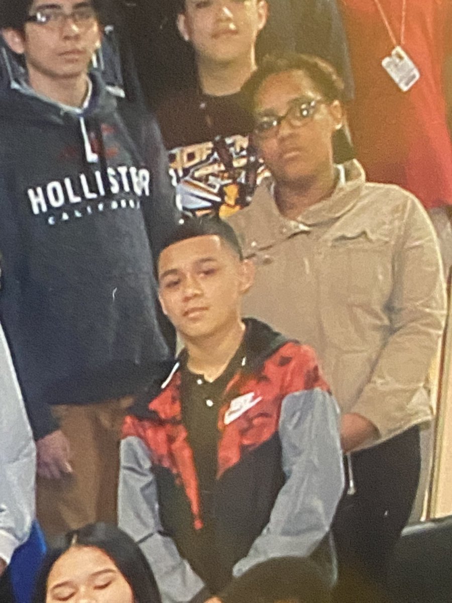 Got to checkout the 8th grade panoramic pic while watching these 2022 <a href="/BIGIKE2023/">Eisenhower Senior High School</a> pre-graduates on their walk at <a href="/HoffmanMS_AISD/">Hoffman College Prep</a>. SOME folks just KNEW they were FOR THE PEOPLE early on! You know who you are! #CutiePatooties 😂💛🖤💛
