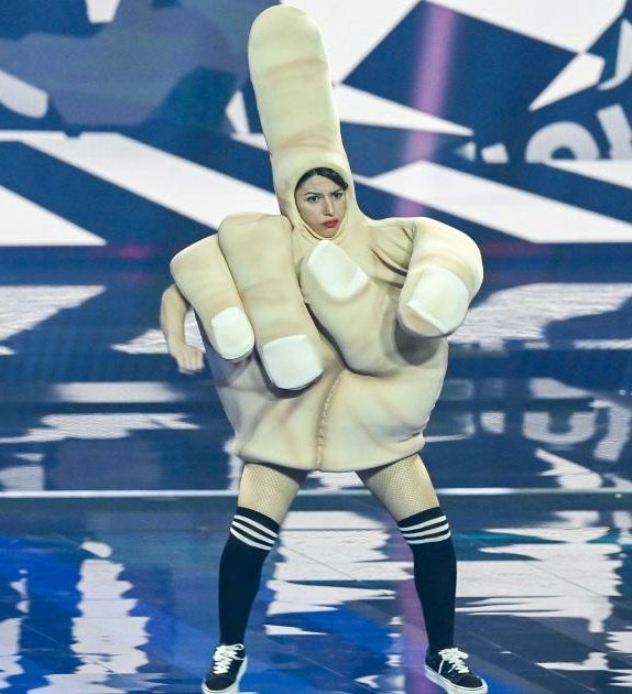 Para los paises que no nos dan puntos y quieren venir a la playita #Eurovision