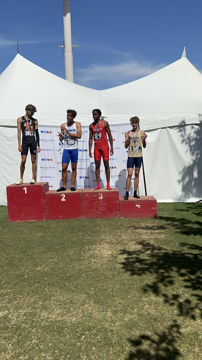 Junior Ben Sklodowski breaks 15 seconds again (14.91)! Finishing 4th at State! Way to go Ben! @CoachElliott13