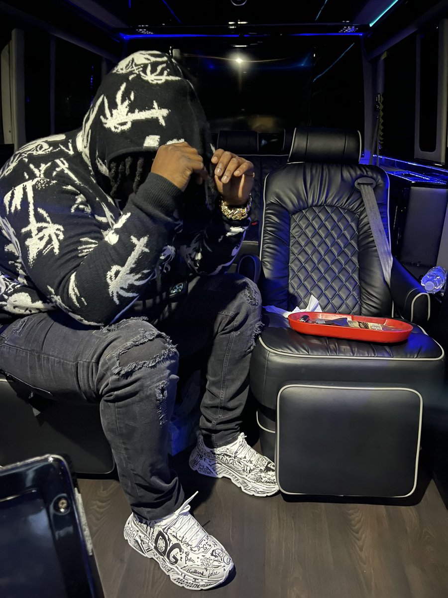 YoungBlackk_'s tweet image. Get A Driver Just To Float Around 🤷🏾‍♂️🦍
#LLK5 #LLDA #LLHLJ