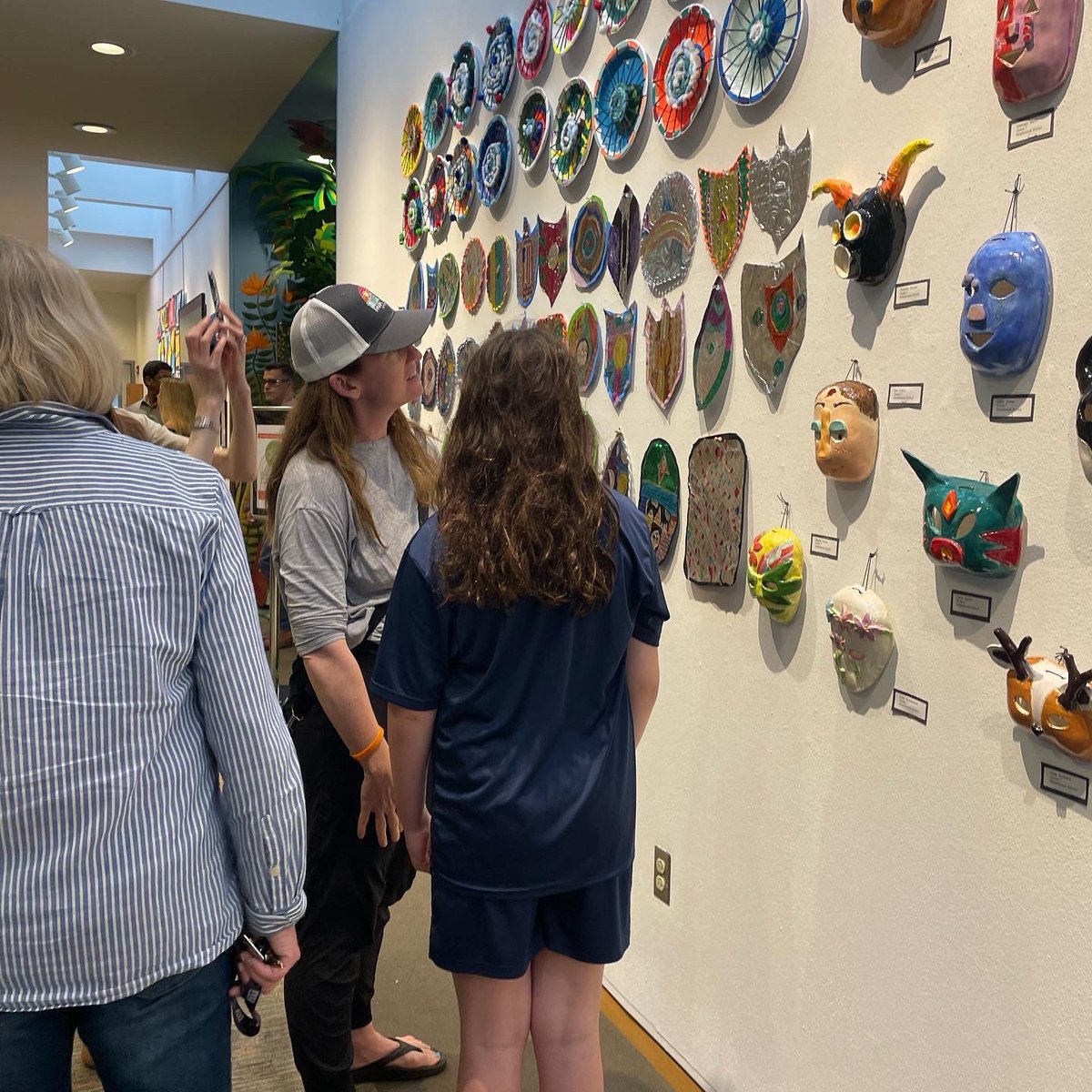 Caroline_HD's tweet photo. Wonderful night last night at the FAPA library arts show @wiltonlibrary_ct beautiful student artwork and incredible musical performances! Celebrating Fine and performing arts students and all of their hard work this year! #wiltonwayct #cidermillschool @WPSCMSocial https://t.co/U9XSoV5bxv
