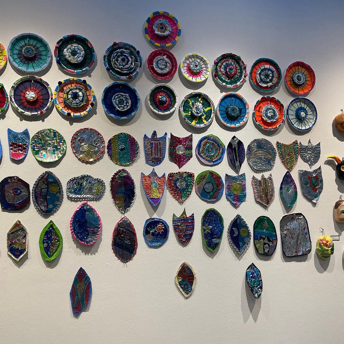 Caroline_HD's tweet photo. Wonderful night last night at the FAPA library arts show @wiltonlibrary_ct beautiful student artwork and incredible musical performances! Celebrating Fine and performing arts students and all of their hard work this year! #wiltonwayct #cidermillschool @WPSCMSocial https://t.co/U9XSoV5bxv