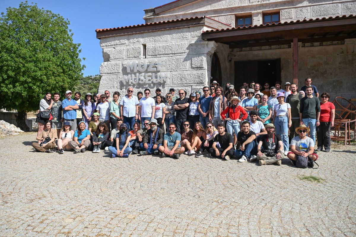 AvOkanKocakaya's tweet photo. @Akdenizun Arkeoloji Bl öğrencilerini Demre’mizde misafir ettik.
Prof. Dr. @nevzatcevik ve Müze Md Nilüfer Sezgin anlatımı ile tarihi yerlerimizden #myra, #noelbaba, #andriake ve Likya Medeniyetler Müzesi’ni gezen geleceğin arkeologları arasında gazeteci @idrisozyol da vardı. https://t.co/gtNV9bHlqi