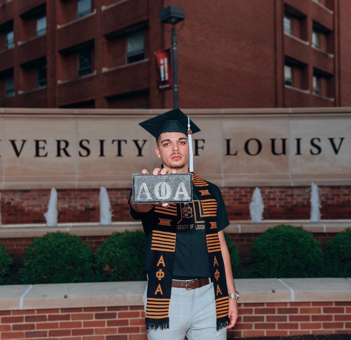 davidech9's tweet photo. “We party hard, we stay up late, but most of all we GRADUATE!” 🤙🏽🖤 #UofLGrads2022 #aphia #Classof2022 https://t.co/h8YWubjYiX