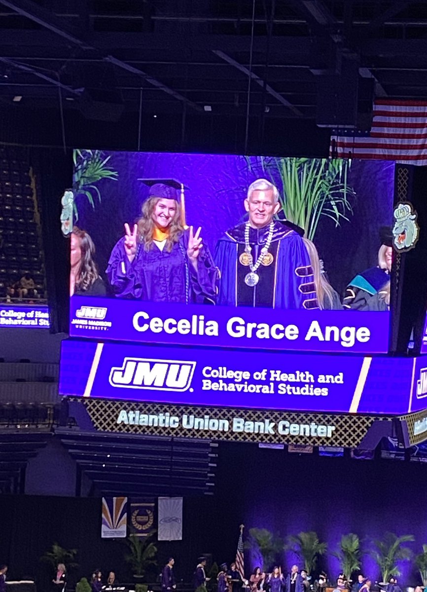 cecange's tweet photo. I have graduated from college 🤠 https://t.co/A93uzLiRRB