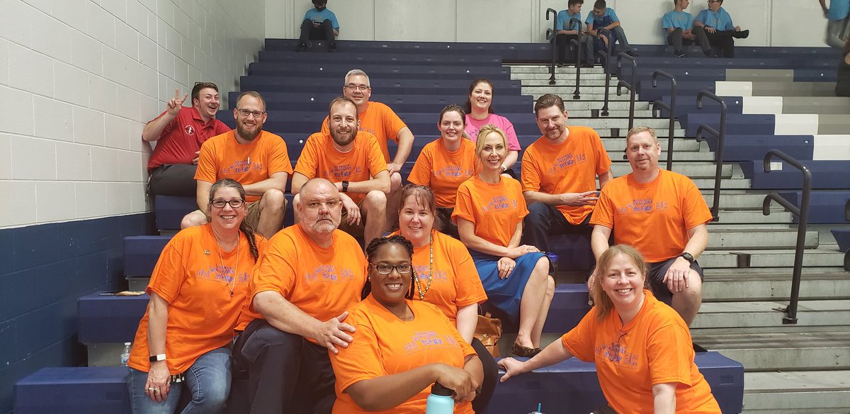 VenitaB_teach's tweet image. If you have to work on a Saturday, THIS is the team to work with!🥰 We LOVE what we do and who we do it for: our students!💜 Robo Rumble was so fun today! Its an amazing experience watching students code robots and competing against each other! #JCPSDigIn @KyDerbyFestival