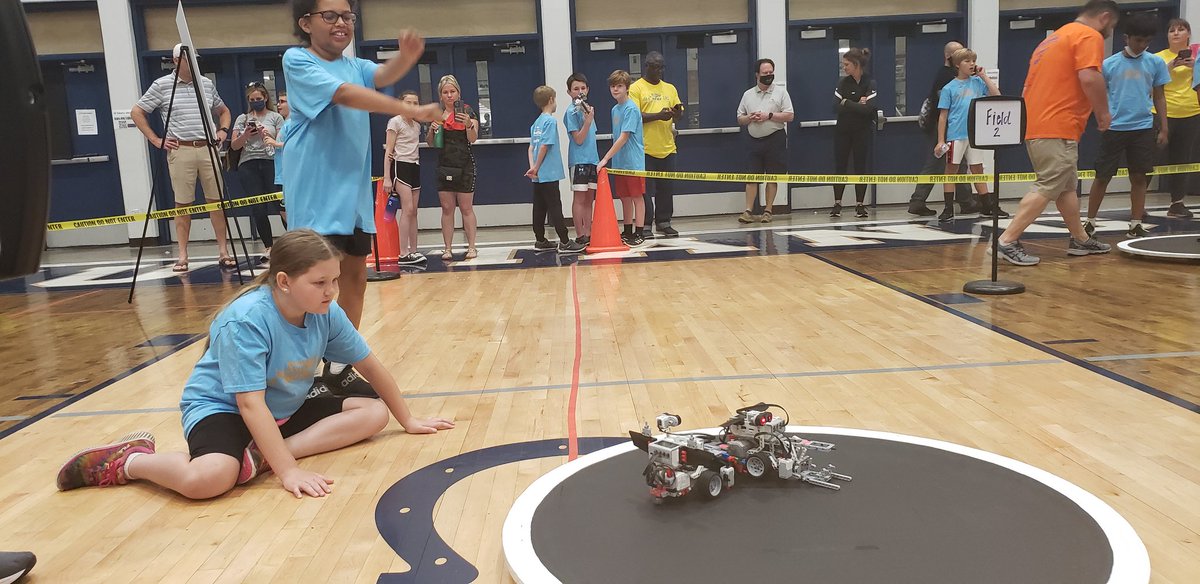 VenitaB_teach's tweet image. If you have to work on a Saturday, THIS is the team to work with!🥰 We LOVE what we do and who we do it for: our students!💜 Robo Rumble was so fun today! Its an amazing experience watching students code robots and competing against each other! #JCPSDigIn @KyDerbyFestival