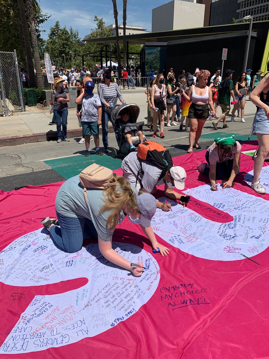 GirlPakProds's tweet photo. #WomensMarch2022
#losangeles
#pawsoff
#bodyautomy
#abortionrights
#righttoprivacy https://t.co/7ak255qTey