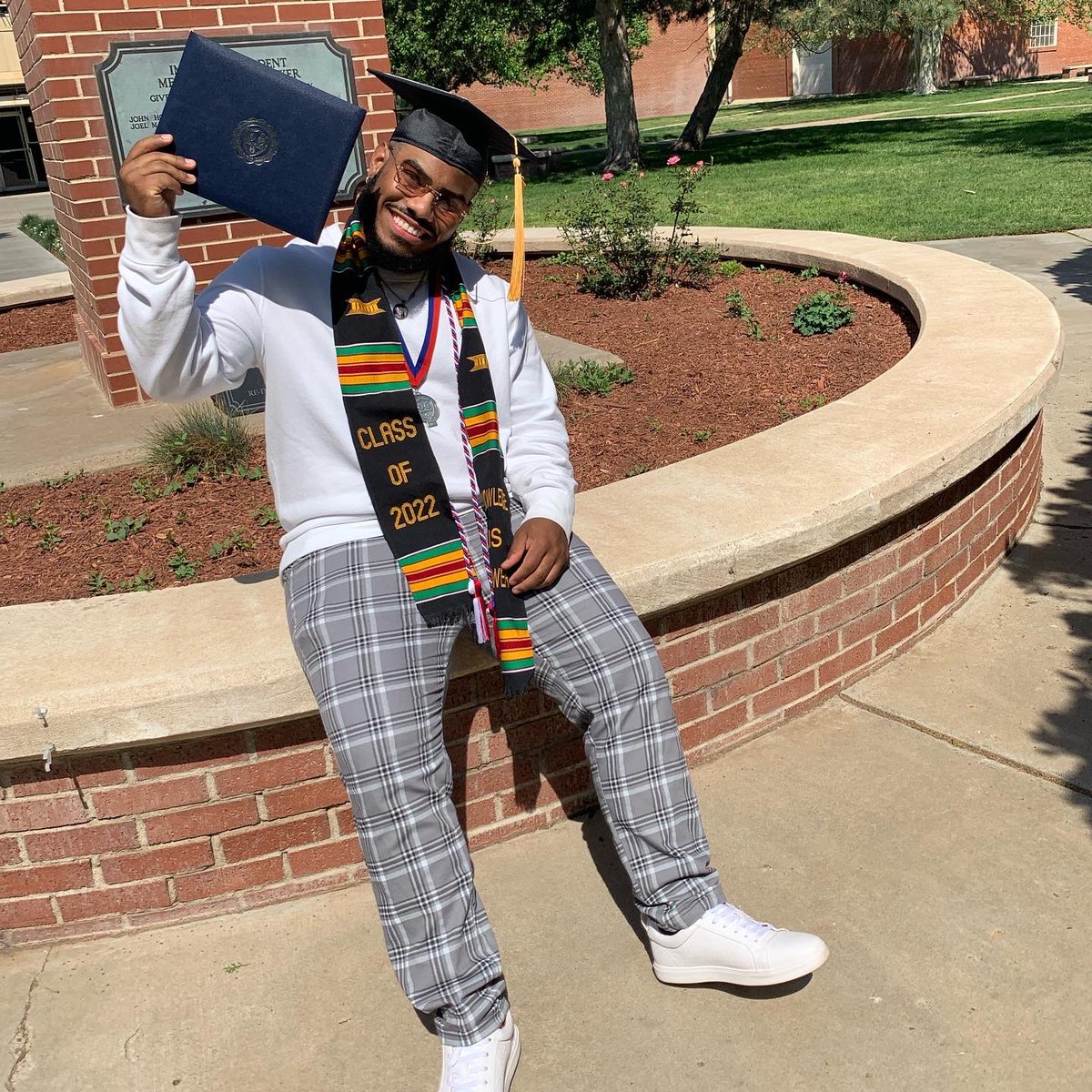 _Iceman44's tweet image. Walked that stage and did my thang🎓