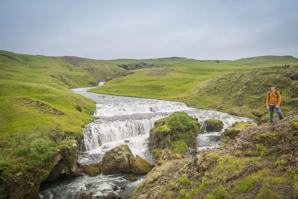 coupledaytravel's tweet photo. What do you think of when you imagine #Iceland? For us, #WaterfallWay was it. Green rolling hills, large waterfalls, and some sheep grazing. What could be better! https://t.co/qD0Gct0ROq