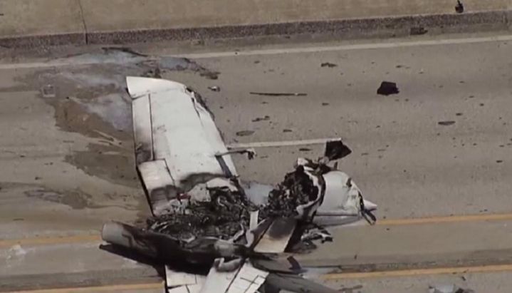 eltribuno's tweet photo. Una avioneta se estrelló en un puente de Miami y hay 6 heridos

https://t.co/rqPK63sV1e https://t.co/5NisR4WWn8
