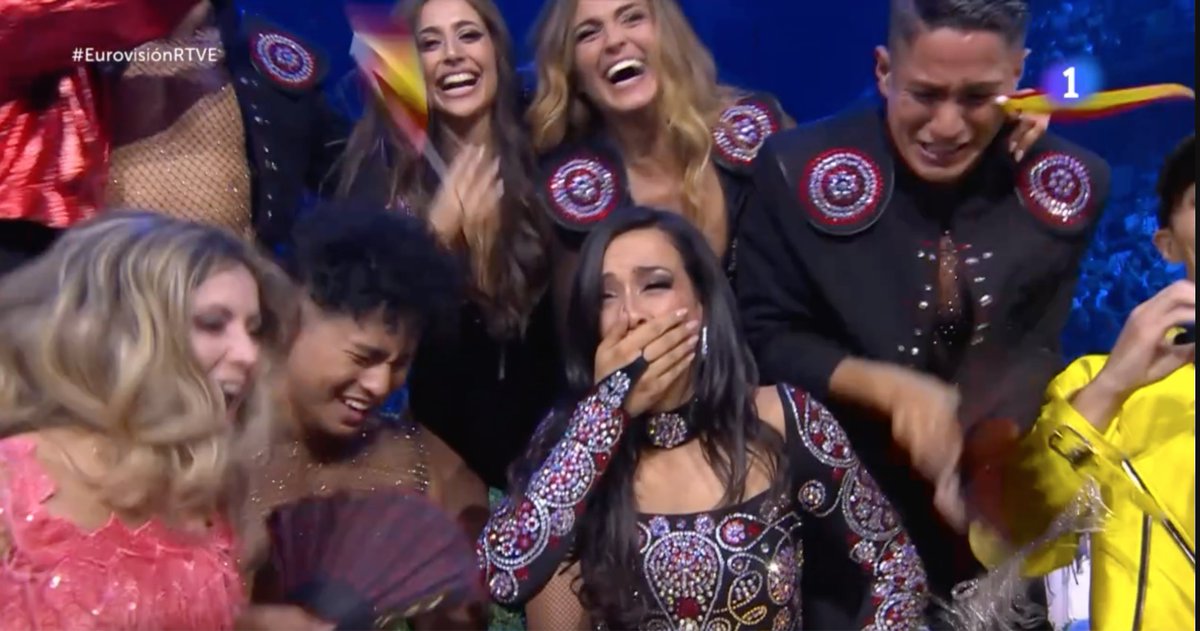 ElHuffPost's tweet photo. Que nos dan 12 points desde Australia. DESDE AUSTRALIA #Eurovision https://t.co/LjJTHkI4KG