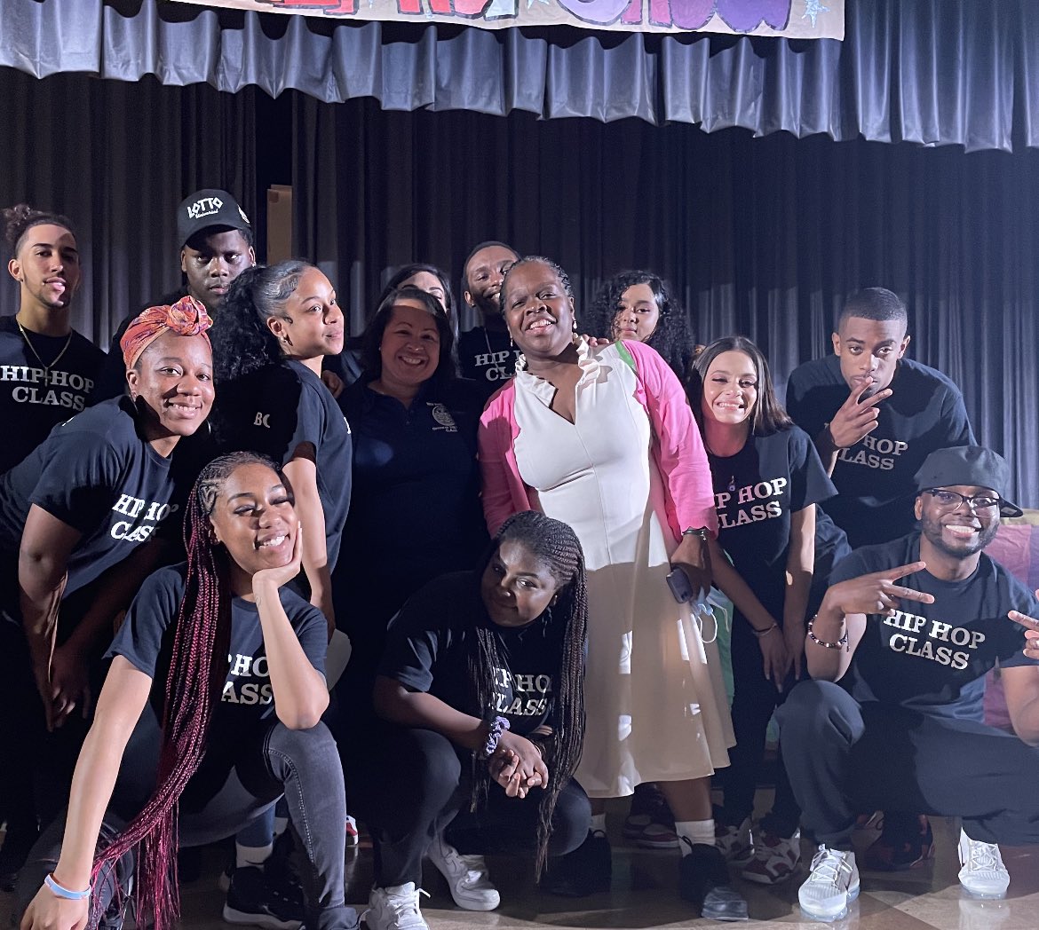 AlinaDowe1's tweet photo. Our big babies are AMAZING and so Full of Talent…Bronx Stevenson High School students are a perfect example! They put together an entire production can’t wait for the next one! #loveourbigbabies #youngandtalented #alinadowe https://t.co/OxlPtip0aq