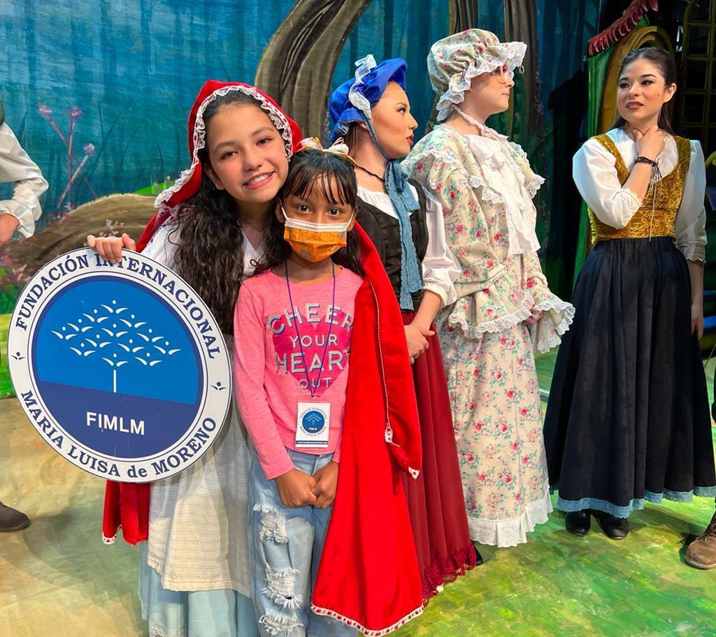 FIMLM's tweet photo. 🇲🇽 ¡Una experiencia inolvidable! Entre risas y regalos 350 niños con sus padres de familia fortalecen valores en la obra de teatro #QuienTemeAlLoboFeroz durante #UnDíaParaElNiño.Gracias @mejorteatro, @KillinPie y @Tiendas_OXXO por este día.

Lee más aquí👉 https://t.co/d0OrNPYpqv https://t.co/nFPMjmrl3h