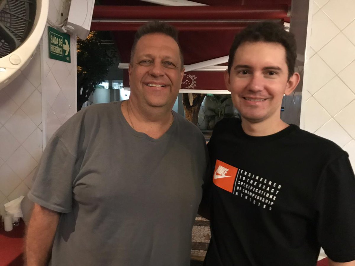 calilcomc's tweet photo. Muito triste pela perda do jornalista José Barbacena que nos deixou hoje. Tinha apenas 36 anos. A foto é de 2019. Foi a última vez que eu estive em Goiânia onde ele morava. Vá com Deus meu amigo. Grande torcedor do Vila Nova e do Corinthians. https://t.co/IpOjCVaHAt