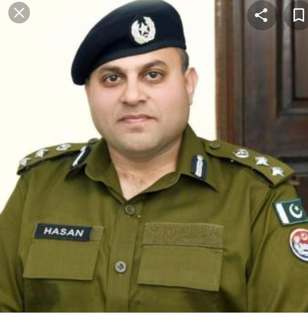 یہ چہرہ یاد رکھیں ۔۔ جس نے سیالکوٹ میں ڈرامہ رچایا اور ان کی مالکن مریم نواز نے سر عام اس کو ٹویٹ کے ذریعے شاندار کاکردگی پر بھر پور شاباش بھی دی۔ اس طرح کے افسر پوری پولیس فورس کی بدنامی کا باعث بنتے ہیں ۔