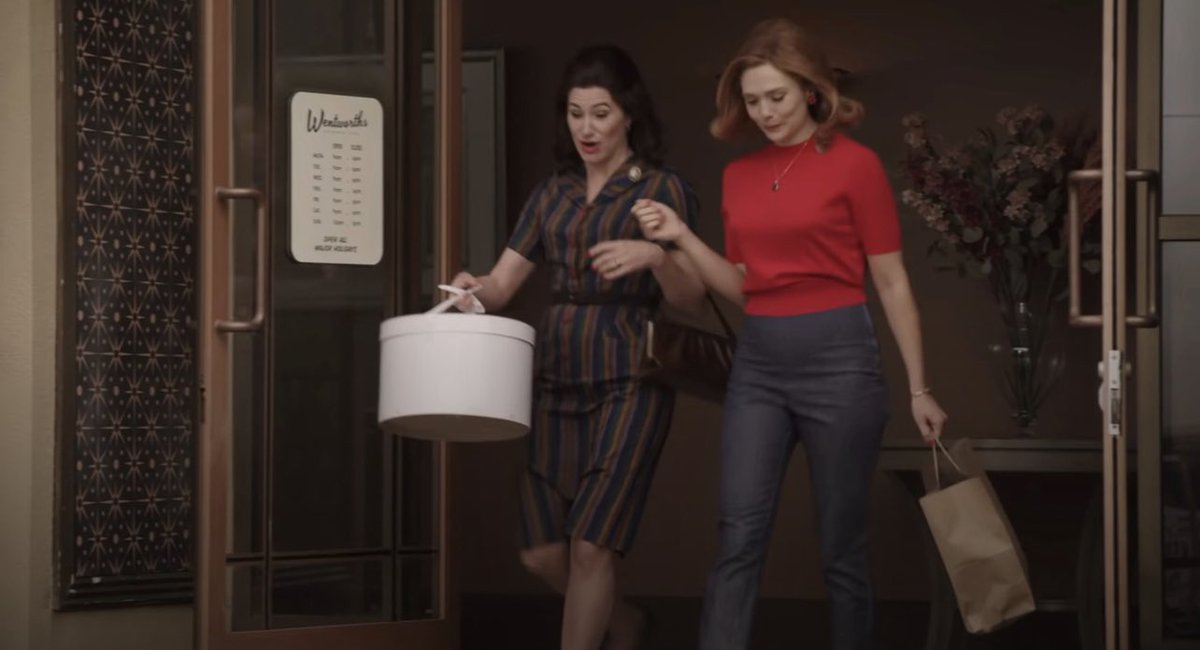 WANDATHlNKER's tweet photo. kathryn hahn and and elizabeth olsen behind the scenes of wandavision (2021) https://t.co/rx1OHPvoaB