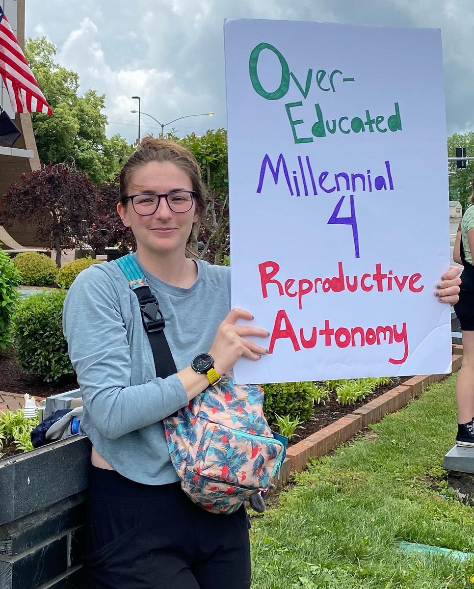 RoaIndivisible's tweet photo. Roanoke and southwestern Virginia showed up, undeterred by heavy rain! #wewillnotgoback #bansoffourbodies #abortionishealthcare #womensmarchroanoke #womensmarchonroanoke #protectchoice #plannedparenthood #voteprochoice https://t.co/kjaRB6r1gx