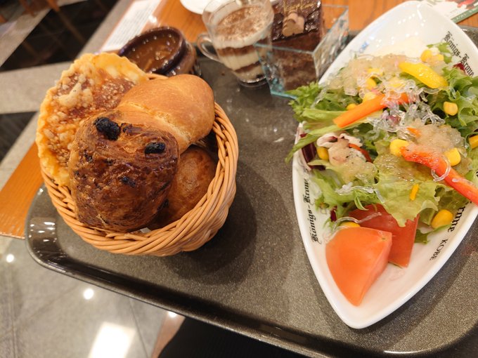 ケーニヒスクローネモーニングですわ! 