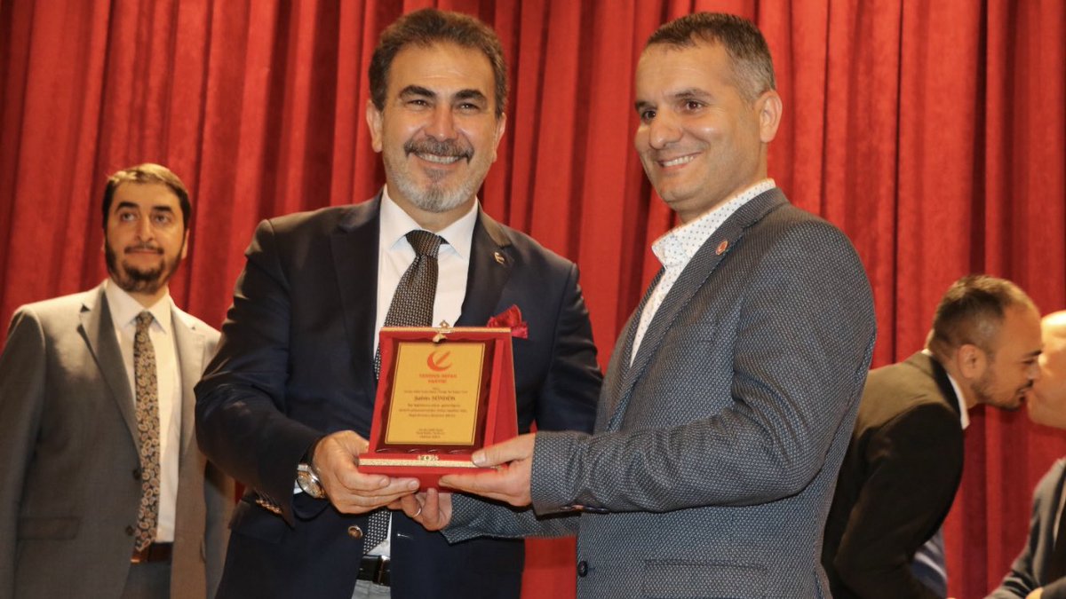 mehemmed19's tweet photo. Rozetler takıldı, plaketler verildi. Kongre gibi İl Divan toplantısı yaptık. Teşekkürler Adana. https://t.co/GwOmqtryqb