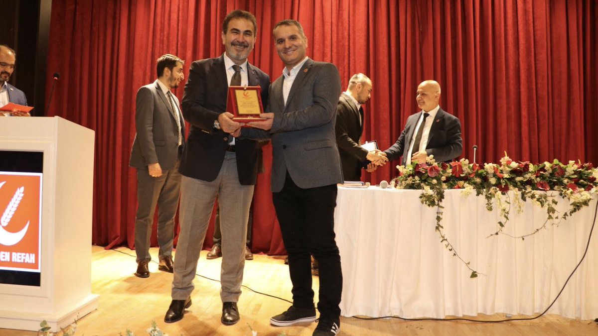 mehemmed19's tweet photo. Rozetler takıldı, plaketler verildi. Kongre gibi İl Divan toplantısı yaptık. Teşekkürler Adana. https://t.co/GwOmqtryqb