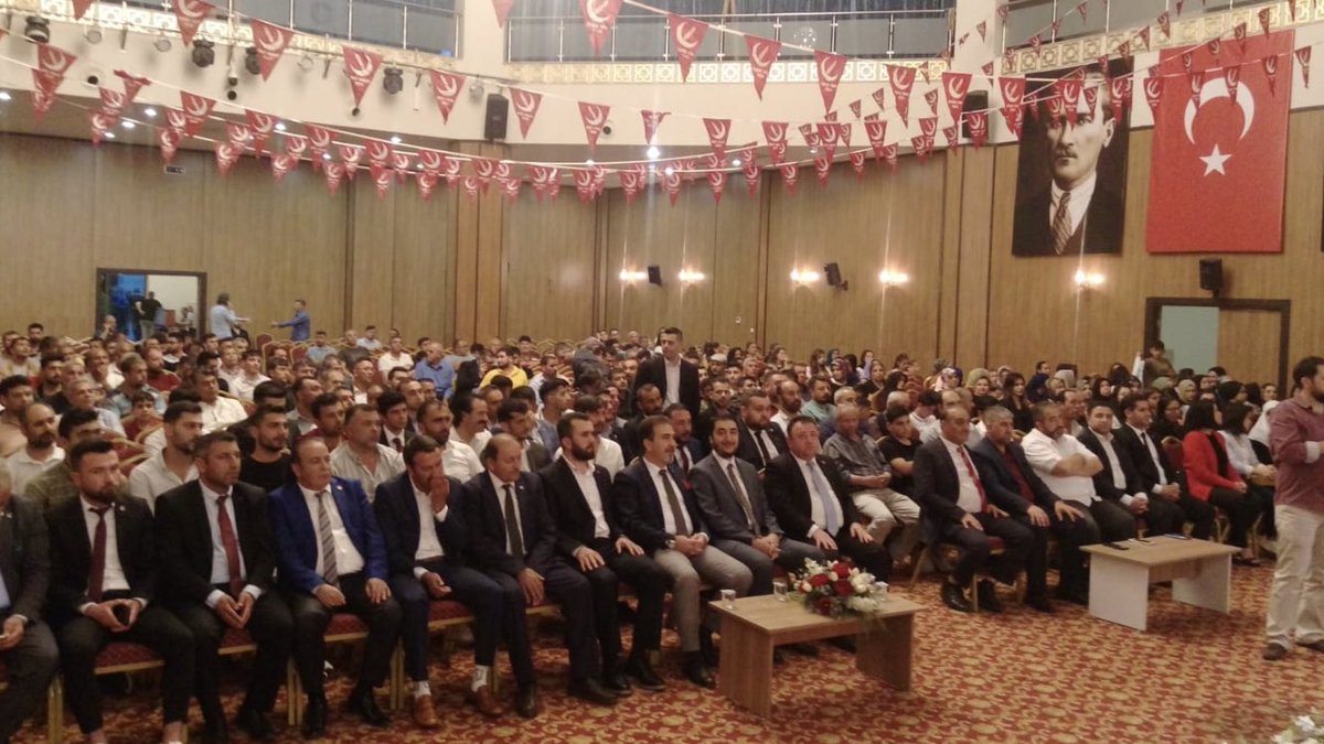 mehemmed19's tweet photo. Rozetler takıldı, plaketler verildi. Kongre gibi İl Divan toplantısı yaptık. Teşekkürler Adana. https://t.co/GwOmqtryqb