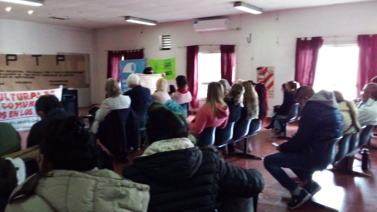 pimpicolombo's tweet photo. Estuvimos en el Hospital Mercante de José C Paz con @SacraAm1 @vivichavezjcp @GuilleMacchii acompañando la presentación del programa de Asistentes Promotores Territoriales en Prevencion abordando las temáticas de suicidio,violencia de género, transgresión alimentaria y adicciones https://t.co/FmvbFPqaXG