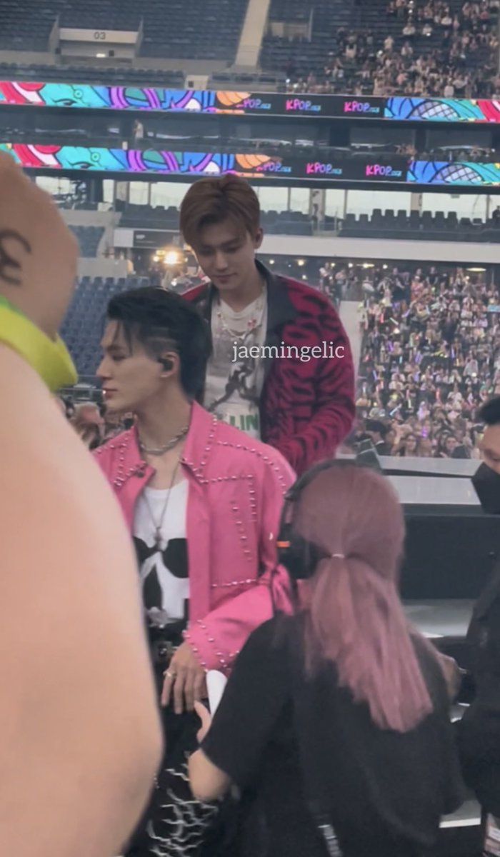 jaemingelic's tweet image. YALLL JAEMIN IS SOOOO BEAUTIFUL I CANT BELIEVE THIS. I REALLY SAW HIM THIS CLOSE!.!..!.!.!.!.!
#NCTDREAM #KPOPFLEX