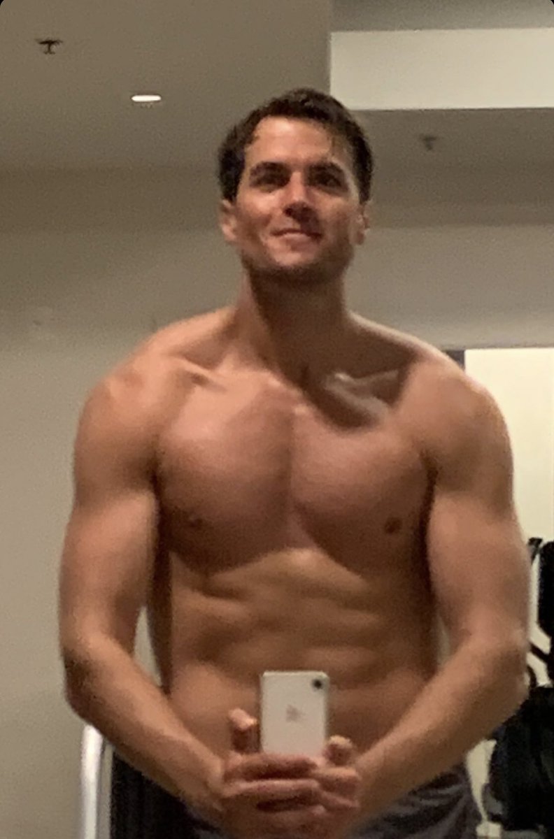 PiccolaMafs's tweet photo. Que no me olvide de Jay dice esta foto 🥵🥵🥵🥵 señor parece que tuvo COVID reciente pero salió más bueno de lo que parece 🥴🥺 aún así espero que su bebita y esposa estén bien pero SEÑOR 🛐🛐🛐🛐🔥🔥🔥🔥 #JayHector #ThisMan #ThisManMovie https://t.co/yzmeNGLPWv