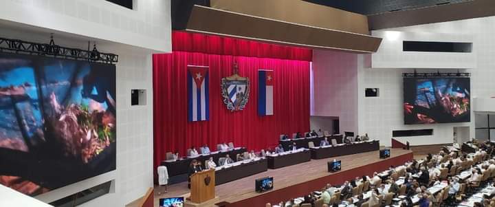 #Cuba🇨🇺| La ministra del @citmacuba, @ElbaRosaPM, expone #Ahora en @AsambleaCuba detalles esenciales del proyecto de Ley del Sistema de los #RecursosNaturales y del #MedioAmbiente.
#CubaLegisla #CubaProtege
@AMA_CUBA @cnap_snap @TareaVida