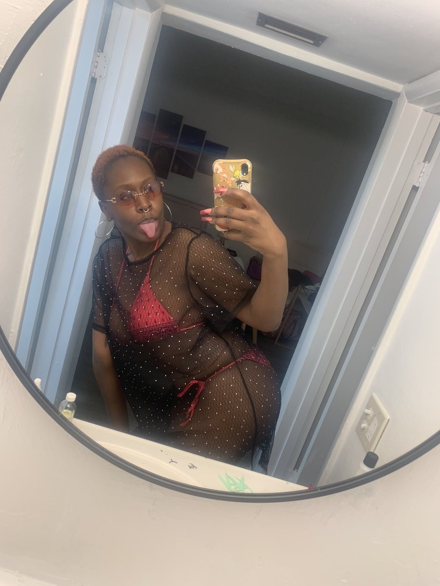 mermarii98's tweet photo. Vacay Update: Lit & trynaa figure out where the gay biddies @ 👀👀👀 cuz I look tf good & keep getting harassed by cishet men🙄 Mind you, I’m here for #SweetHeatMiami & #MagicCityMiami Where the sugar mamas & lesbianas @ ?!?!!??! https://t.co/CzBVuHKiMn