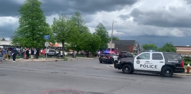 BeenewsdailyB's tweet photo. #Biden's admin back track attempt of liberal states (defund police) came to late for the innocent 21 people injured in Milwaukee following the #Bucks Game & the innocent 10 people killed in #TopMarket mass shooting Sat. Crime up continuously under #JB. https://t.co/YsgWEvL6yy https://t.co/UEMED01zem