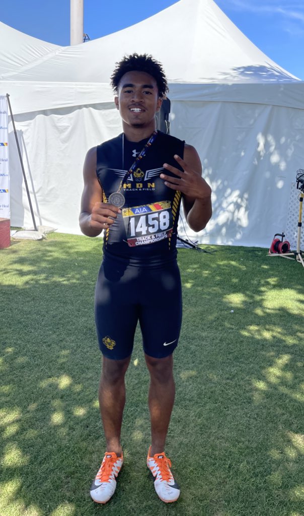 MdN_TracknField's tweet photo. @JamaalYoungII  aka 💰Maal picked a heck of a day to PR at 10.98 finishing with a medal in 4th place for the Division 3 Boys 100m Dash. https://t.co/zerEwA79dW