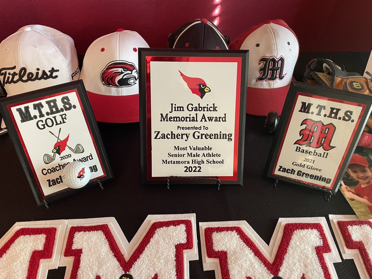 IRiverhawks's tweet photo. An AWESOME high school career culminated with a HS most valuable athlete award, voted on by ALL Metamora coaches🏆 Congrats and well deserved @GreeningZach!!!  Also had numerous academic awards!👨‍🎓🤯 Bright future in engineering at U of Illinois! https://t.co/YcY7GmgbSR