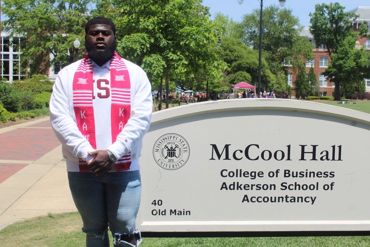 DatsKyyy's tweet photo. God Gave Me The Opportunity To Succeed In Life..So I Took That Ball &amp; Ran With It Many Doubted Me &amp; Many Talked Down But “Look At Me Now”. Congratulations To Me. 2022 College Graduate Of MSU…🗣👌🏾🥳👨🏾‍🎓  #fyp #collegegrad #explore https://t.co/ZGABJeA21u