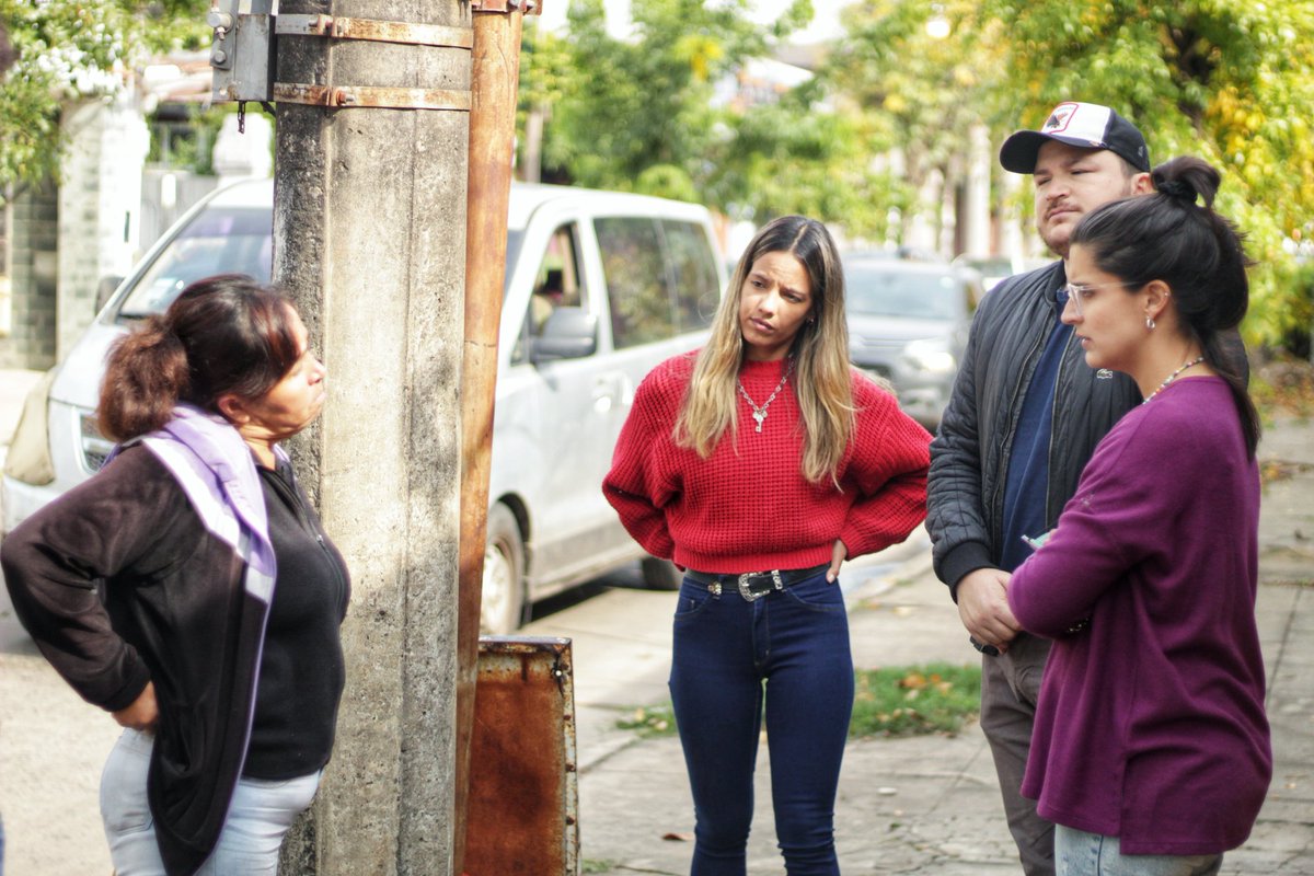 mermestres's tweet photo. Esta mañana hicimos nuestro tradicional #timbreo en el Barrio Libertad 🏘️ con el equipo de PROtagonista.

Recorrimos la zona y escuchamos a l@s vecin@s que nos contaron sus inquietudes para seguir mejorando la Ciudad.

¡Gracias por recibirnos! 🙌 https://t.co/IDDPuz1NXt
