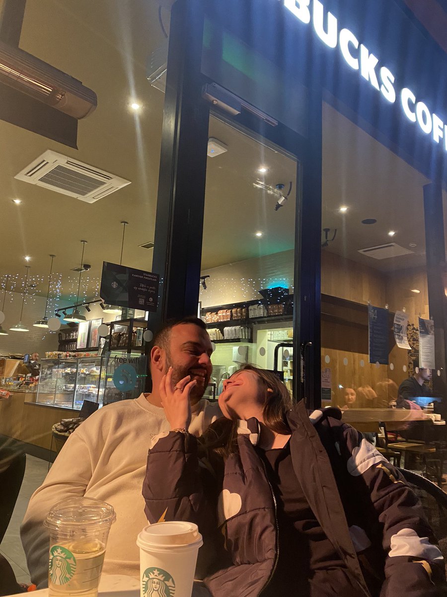 m_selvikoc's tweet photo. Sarhoş gönül dur bir dinlen,
Çöz kendini kendinden , 
Aşk yolunda ölmek kolay. 
https://t.co/K9cnIGhtX8 https://t.co/GFtuBiuMq0
