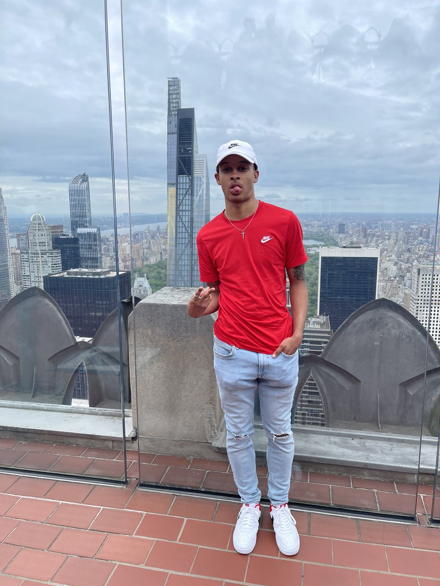 ny_riian's tweet photo. Ny in NY def finna be my thing https://t.co/tpBfj8dFMh